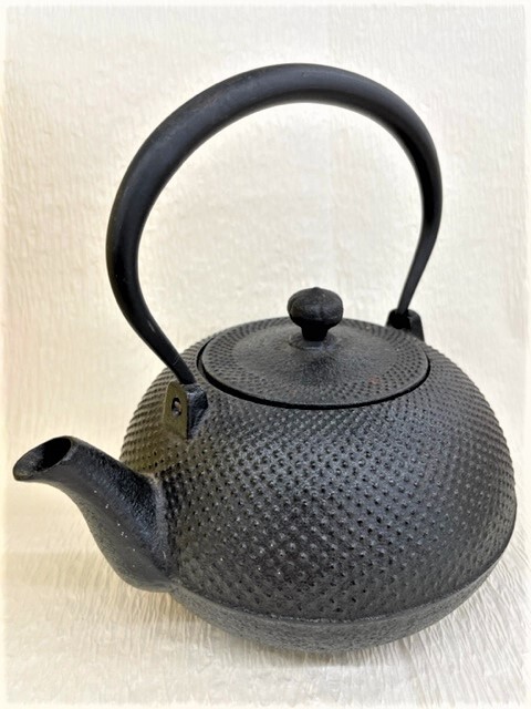 古賀市のお客様から茶道具(鉄瓶)を買取ました。茶道具売るならフライズ古賀店へ、お待ちしています。
